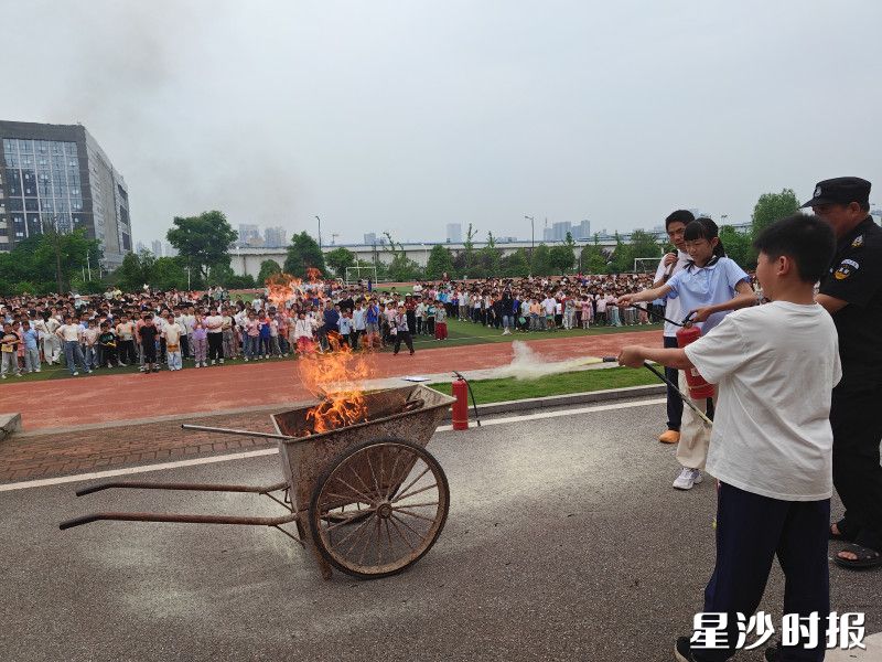 泉塘街道阳高社区联合泉星二小组织开展防灾减灾主题演练活动。泉塘街道供图
