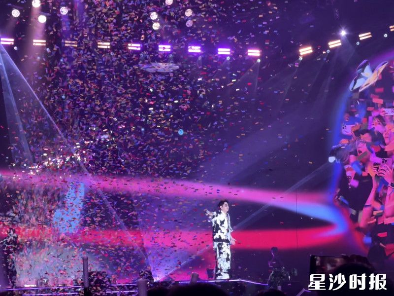 曹格接连演绎了《寂寞先生》《Superwoman》《梁山伯与茱丽叶》等代表作。 曹格接连演绎了《寂寞先生》《Superwoman》《梁山伯与茱丽叶》等代表作。