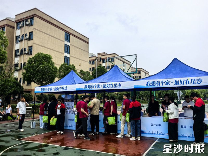 看房现场。均为常敏 摄