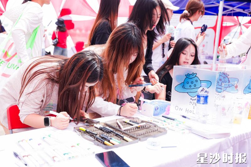 创意品牌展位、艺术装置和互动体验区人气十足。主办方供图
