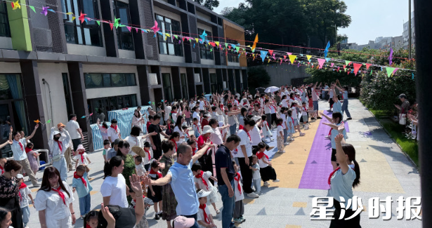 龙华村“六一”活动现场。龙华村供图 龙华村“六一”活动现场。龙华村供图