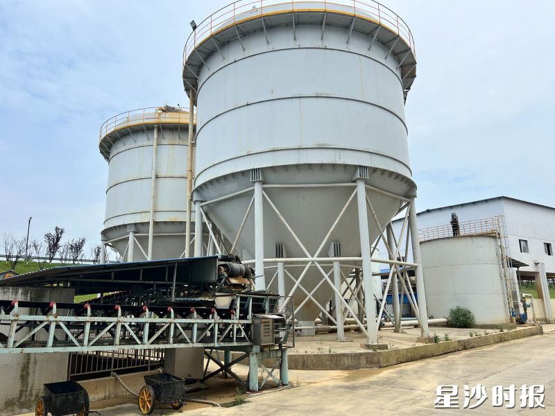 安沙砂石基地加工使用的环保设备。 林正茂 摄