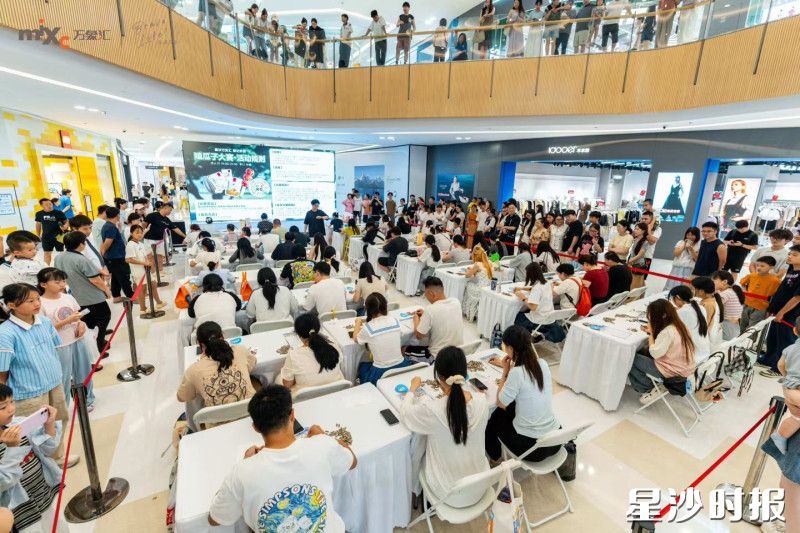图为商圈的精彩活动。均为县文旅局供图 图为商圈的精彩活动。均为县文旅局供图