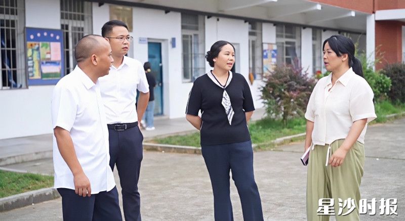 政协委员实地走访学校调研。均为宋彬彬 摄