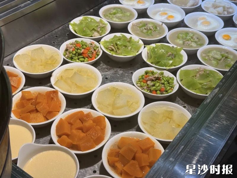 各式各样的菜品。