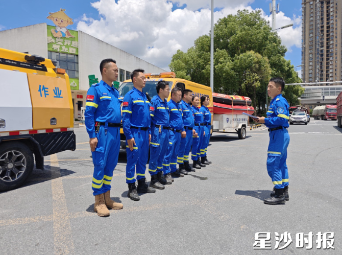 图为队伍集结现场。杨源 摄 图为队伍集结现场。杨源 摄