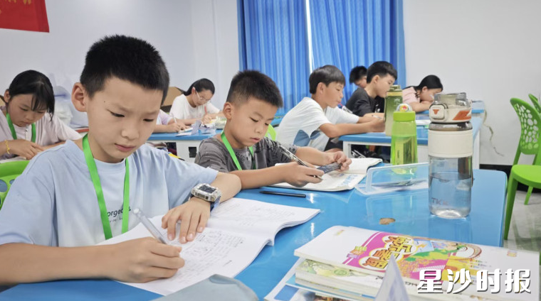 长龙街道龙井社区联合工会打造“快乐一夏·守护成长”暑期托管班。 长龙街道龙井社区联合工会打造“快乐一夏·守护成长”暑期托管班。