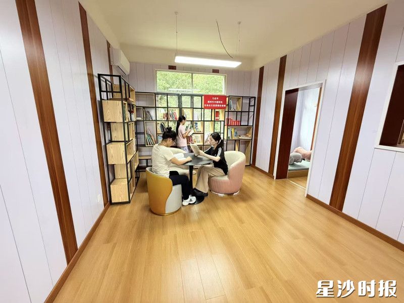 万家铺村对原有图书室进行全方位提质改造。
