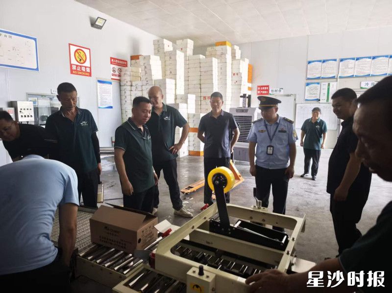 安沙镇联合多部门开展“综合查一次”,半天完成所有检查事项。均为安沙镇供图 安沙镇联合多部门开展“综合查一次”,半天完成所有检查事项。均为安沙镇供图