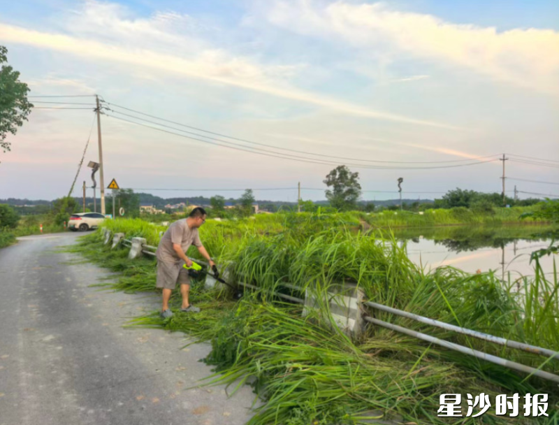 清理现场。 清理现场。