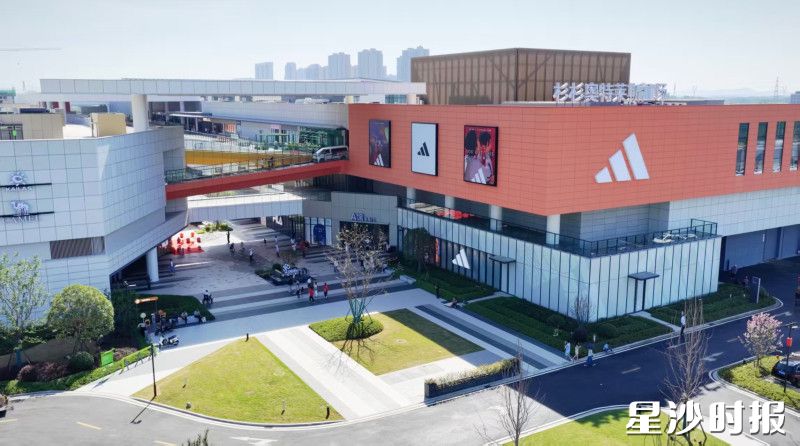 杉杉奥莱紧邻长沙高铁南站,与长沙国际会展中心直线距离不足1公里。长沙杉杉奥特莱斯供图