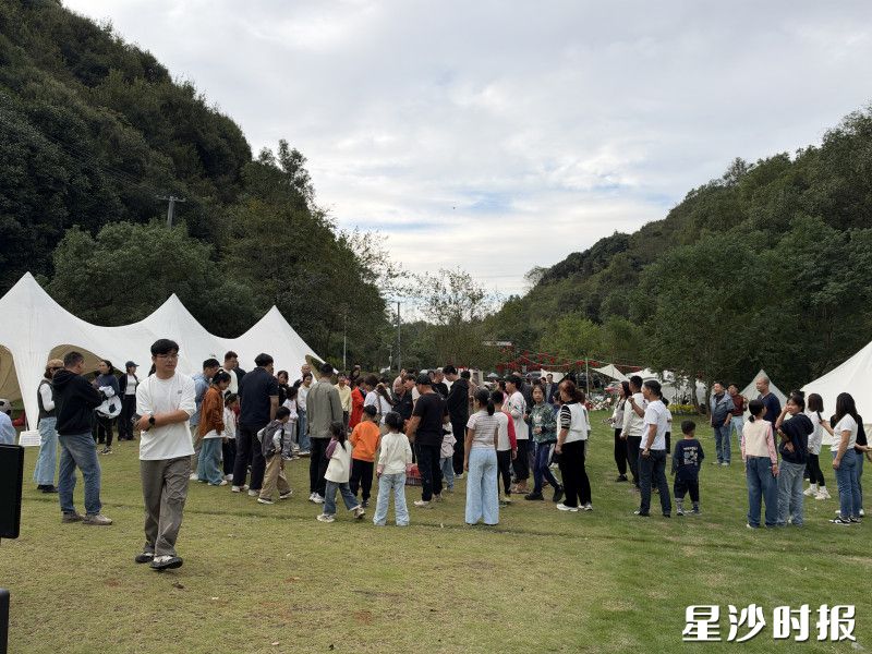 安沙溪谷露营地游客络绎不绝。均为安沙镇供图