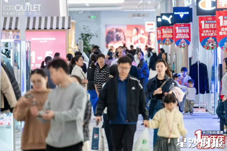 购物市民一波接一波。