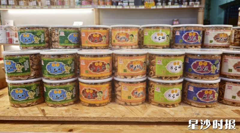 金玖农副食品的小花片、麻根等产品受消费者喜爱。 金玖农副食品的小花片、麻根等产品受消费者喜爱。