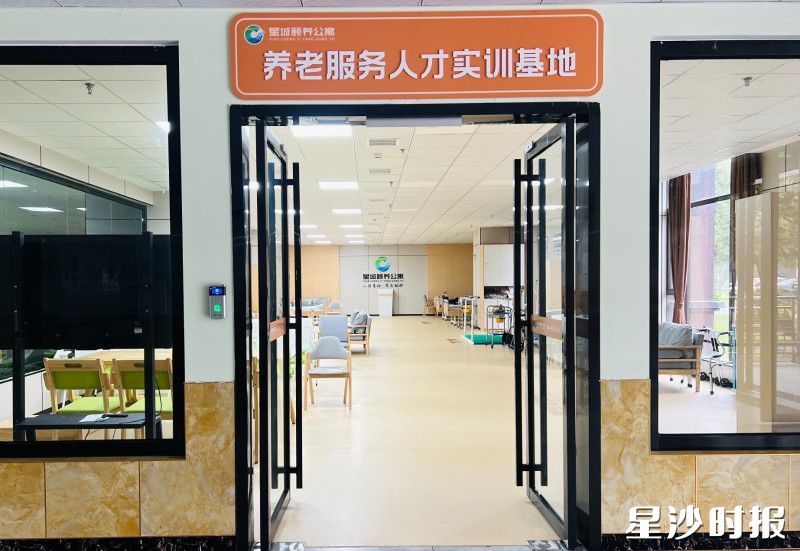 公寓打造的养老服务人才实训基地,护理员们可在此勤练技能。 林正茂摄 公寓打造的养老服务人才实训基地,护理员们可在此勤练技能。 林正茂摄