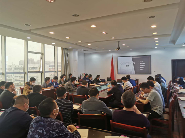 4月21日下午，县住建局质安站监督员李由主讲《钢筋工程质量监督重点》。供图