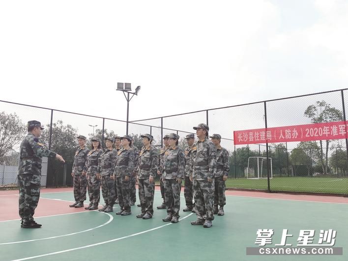图为长沙县住建局（人防办）2020年准军事化训练活动参训人员合影。彭帅 摄