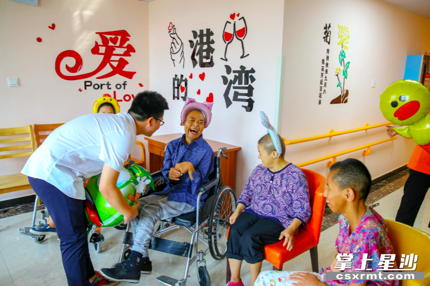 近年来，长沙县不断健全养老服务体系，解决养老难题，提升老年人幸福指数。曾诗怡 摄