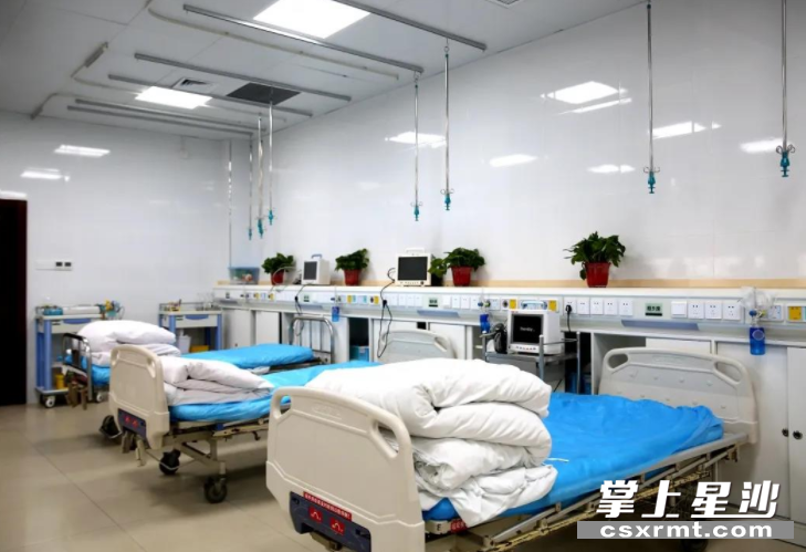 改造后的急诊抢救室宽敞明亮,诊疗面积较之前扩大两倍。医院供图 改造后的急诊抢救室宽敞明亮,诊疗面积较之前扩大两倍。医院供图