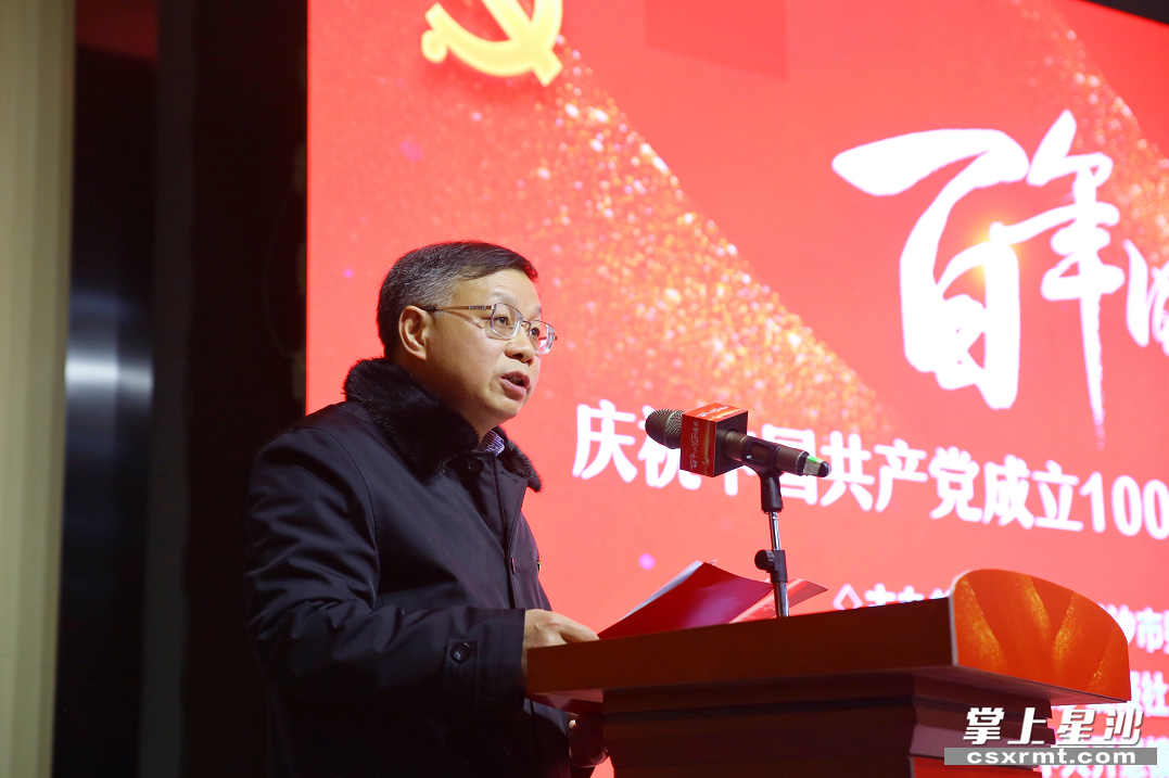 市委宣传部副部长、市新闻工作者协会主席朱锦辉介绍《长沙庆祝中国共产党成立100周年宣传报道方案》。曾诗怡 摄