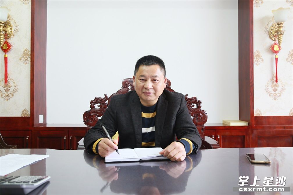 县政协常委、湖南豪嘉控股集团董事长 易兴伟。