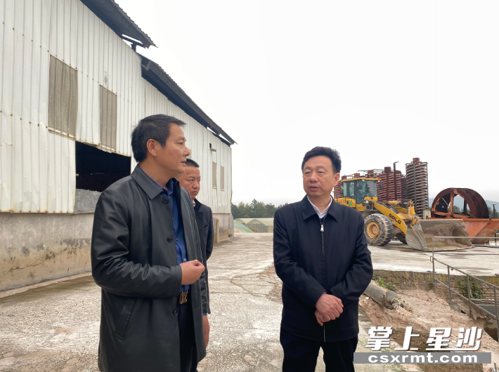 彭正球带队督查非煤矿山退出关闭情况.罗展 摄