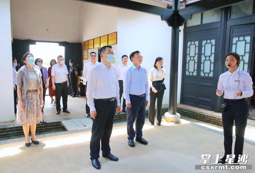 张文兵一行在田汉故居考察。曾诗怡 摄