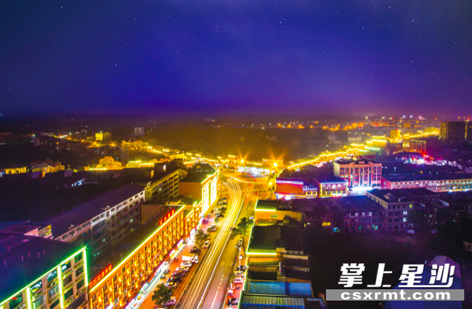 黄花镇集镇夜景。黄花镇供图