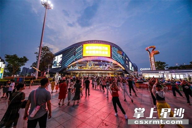 图为吾悦广场前坪。盛磊 摄
