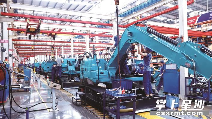 以山河智能等为代表的先进制造业企业，是长沙县经济高质量发展的根基。 盛磊 摄