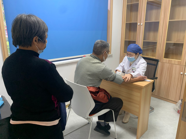 泉塘街道泉睿社区健康体检情暖夕阳