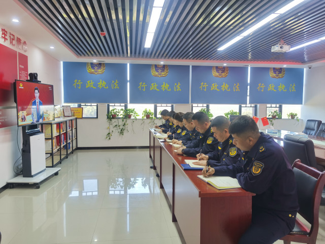 长沙县行政执法局集中收看省第十二次党代会。供图