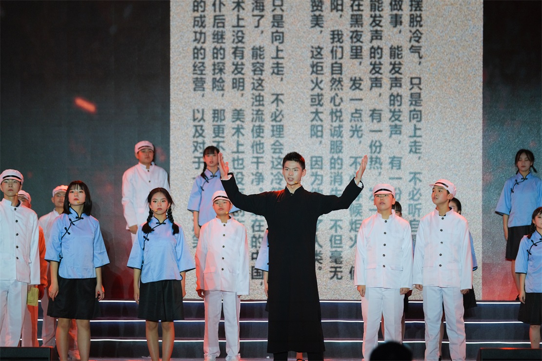 此次文艺汇演共10余个节目,涵盖歌伴舞,音乐剧,情景剧,大型朗诵等环节