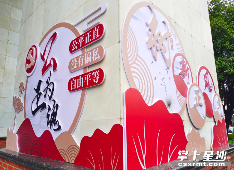 县住建局原办公楼“初心守廉 匠心筑建”廉政文化宣传阵地正式投入使用。吴涛 摄