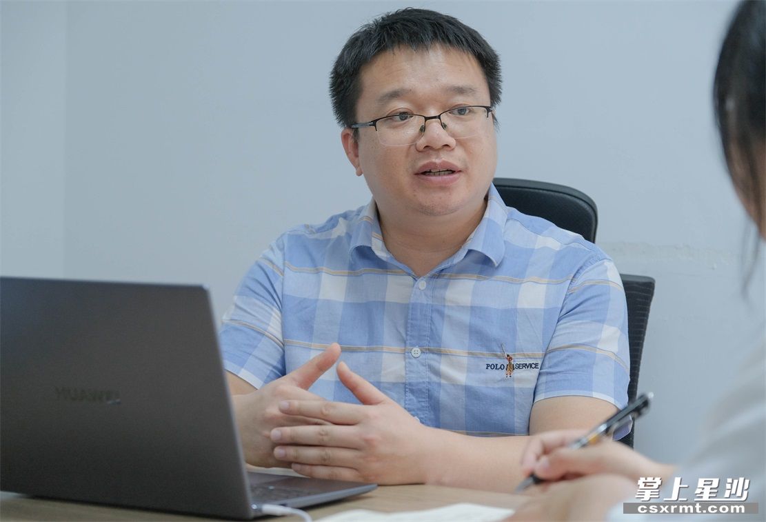 长沙市雅礼实验田汉学校校长马明接受星沙时报记者采访。