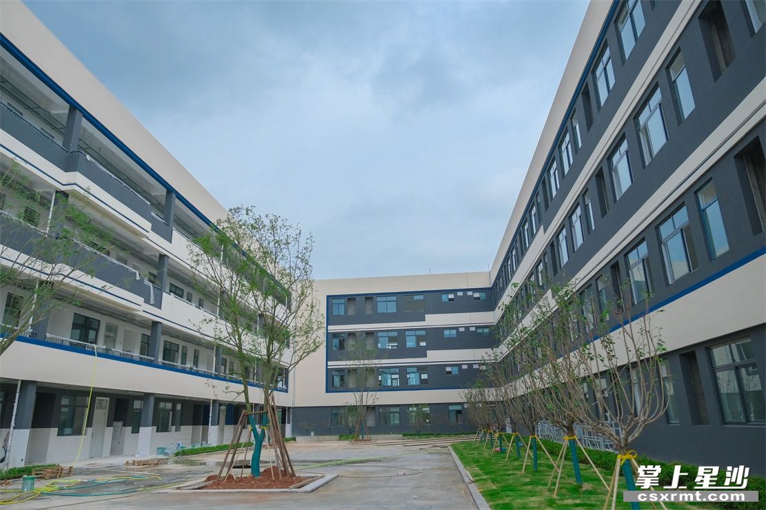 学校主体已建设完工，正在后期完善中。