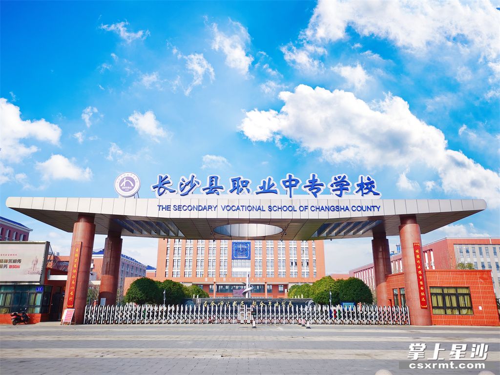 长沙县职业中专学校校园环境优美，风景如画。均为章帝 摄