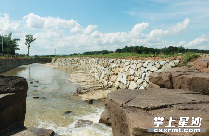 长沙县长龙街道湘峰村杨祠锦鲤溪基础工程完工。