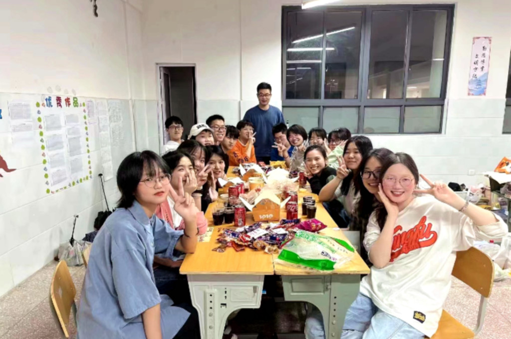 图为长沙明达中学730班全班毕业合影. 受访者供图