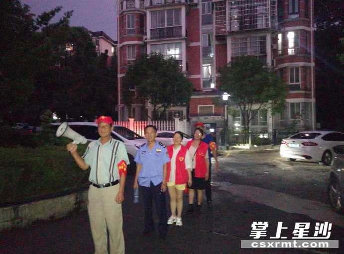 图为小区义务巡逻队。 社区供图