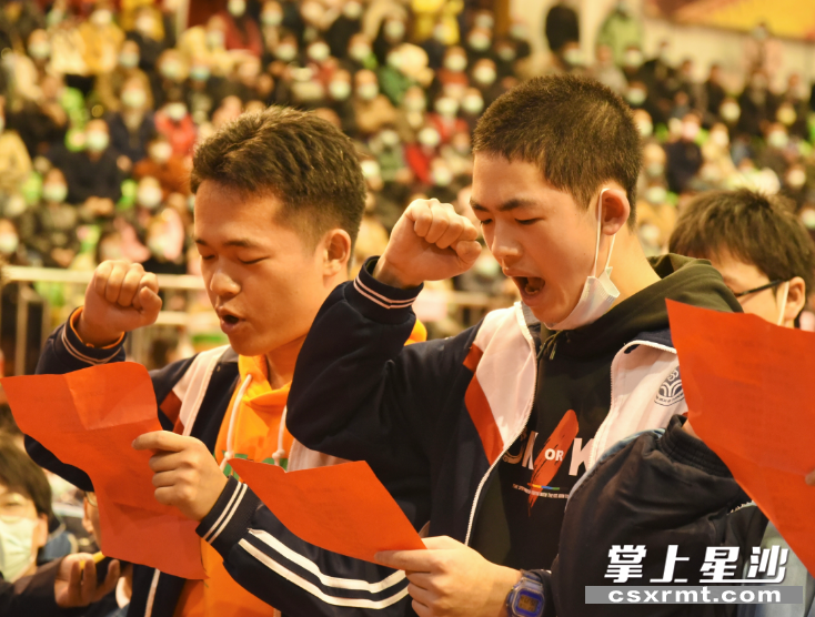 高三学子正在宣誓。刘梓琦 摄