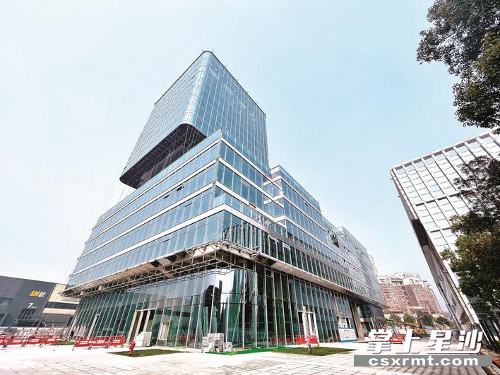 项目规划总用地115亩，总建筑面积约25万平方米，总投资约20亿元。舒展 摄