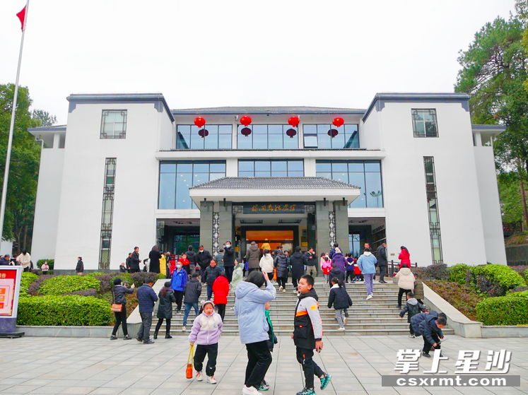 图为杨开慧烈士生平业绩陈列馆。