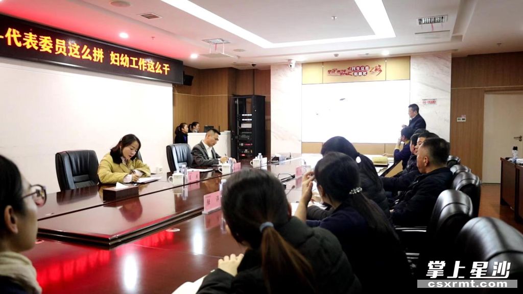 图为“委员这么拼，妇幼工作这么干”主题座谈交流会。赵鹏 摄