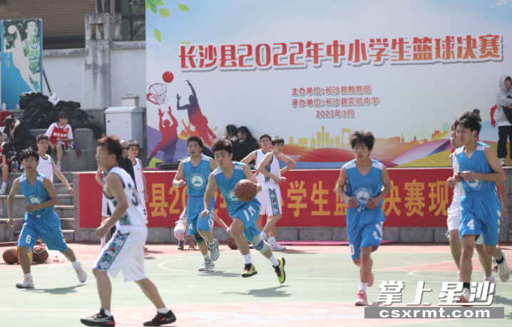 比赛现场，运动员热情似火，挥洒汗水。均为李杰 摄