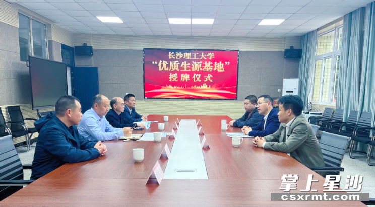 仪式现场。李杰 摄