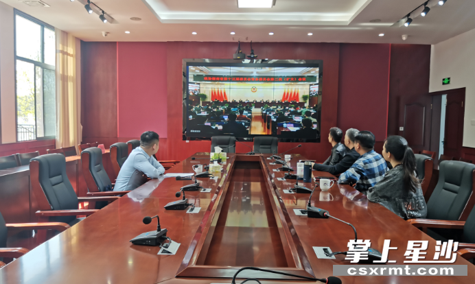 图为开慧镇政协委员小组学习现场。
