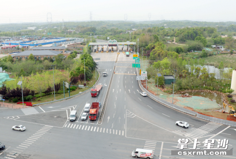 东侧道路扩宽项目基本完工,新修道路畅通无阻。张冰洁 摄