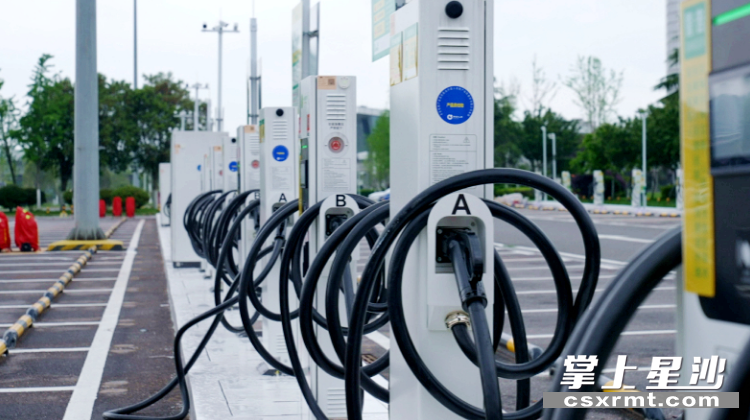 图为长沙机场P1停车场充电桩。均为黄花机场 供图