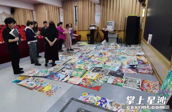 评审为作品评分。均为学校供图 评审为作品评分。均为学校供图